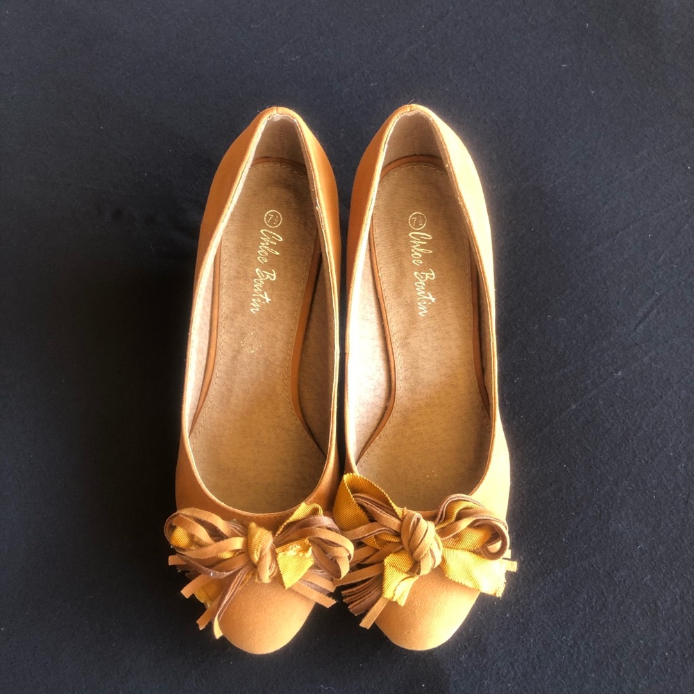 Chloe Boutin - Camel Colored Ribbon Pumps - 7.5